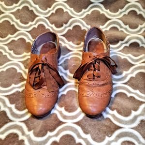 Loafers, cute ribbon laces.  Preppy